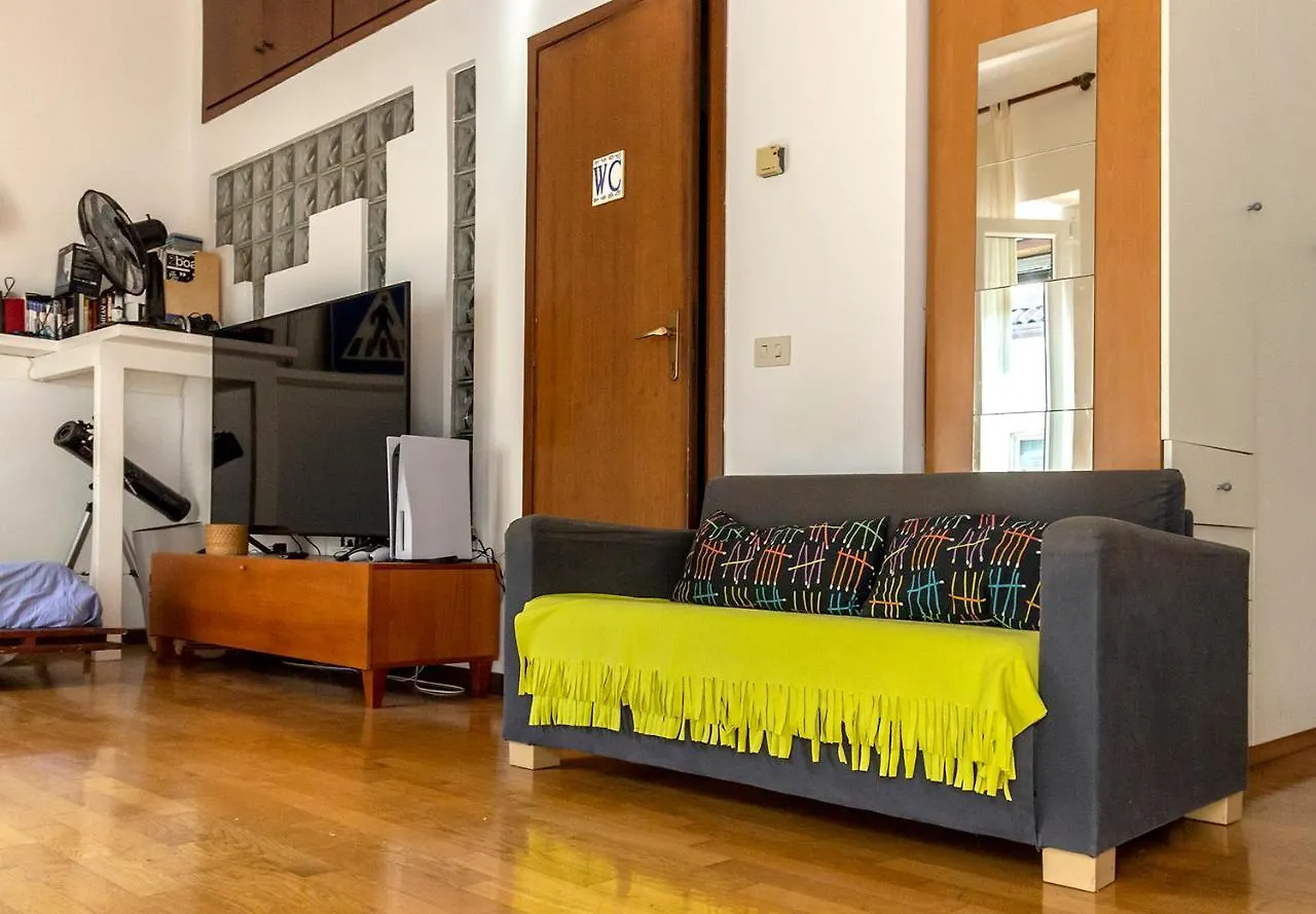 Monolocale Zona Navigli Apartment Milan Italy